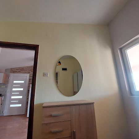 Apartmani Piskoric Vir Bagian luar foto