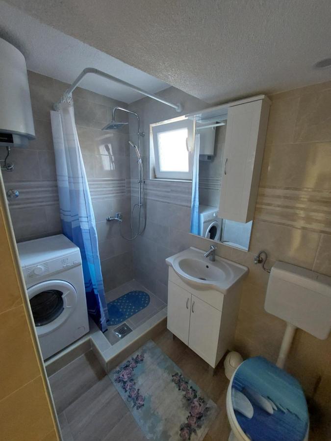 Apartmani Piskoric Vir Bagian luar foto