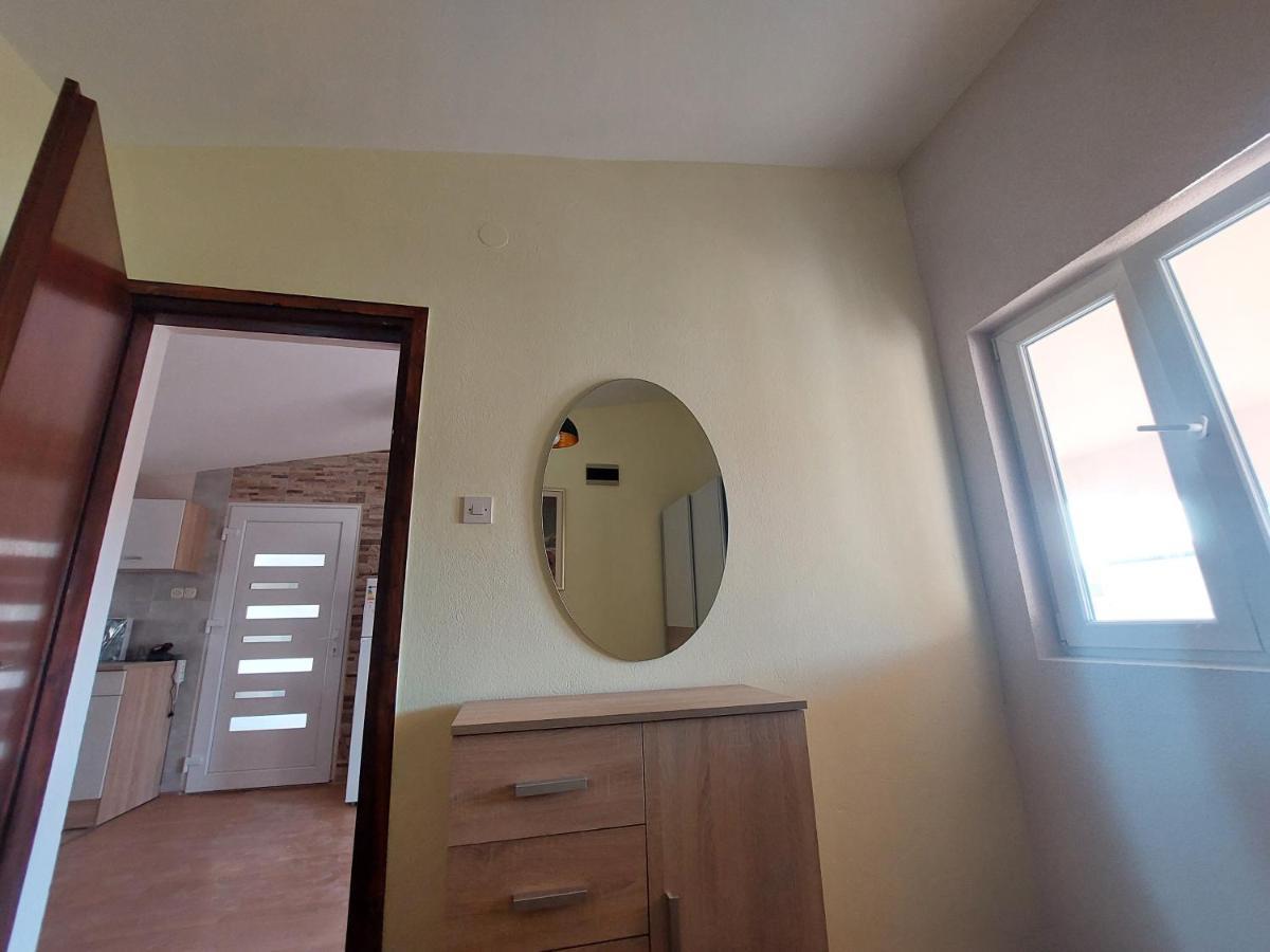 Apartmani Piskoric Vir Bagian luar foto